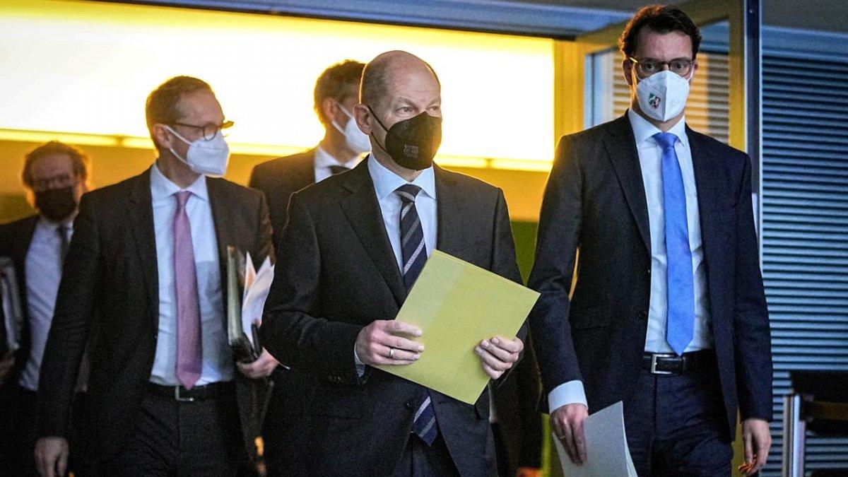 Almanya Başbakanı Scholz, sokağa çıkma kısıtlamasını göz ardı etmiyor