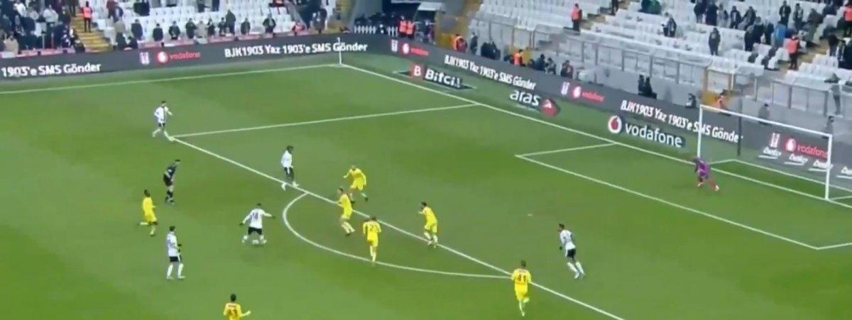 Beşiktaş'ta Ghezzal mükemmel bir gol attı