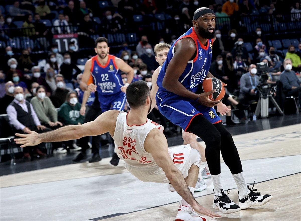Anadolu Efes EuroLeague'de Kızılyıldız'ı Micic ile son 10 saniyede devirdi