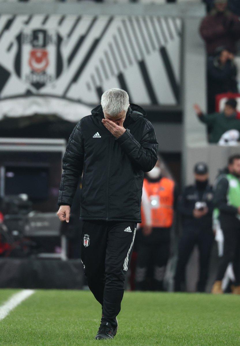 Önder Karaveli, gözyaşlarını tutamadı