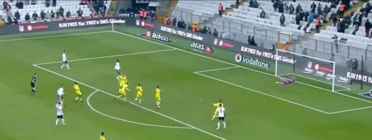 Beşiktaş'ta Ghezzal mükemmel bir gol attı