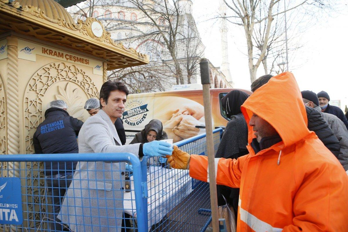Sultangazi'de soğuk havaya karşı salep ikramı