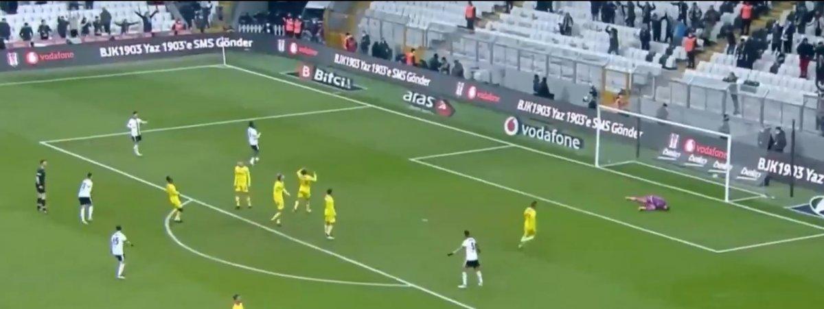 Beşiktaş'ta Ghezzal mükemmel bir gol attı