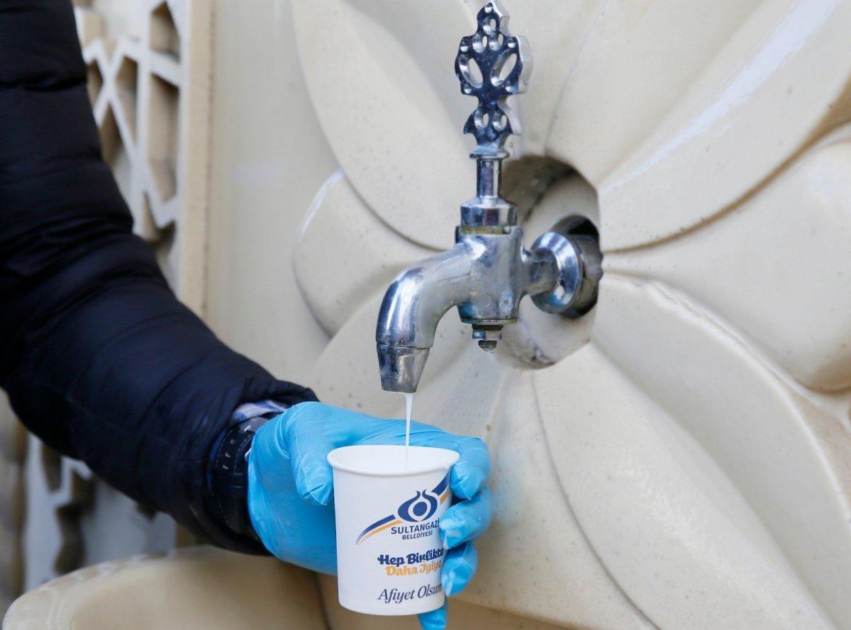 Sultangazi'de soğuk havaya karşı salep ikramı