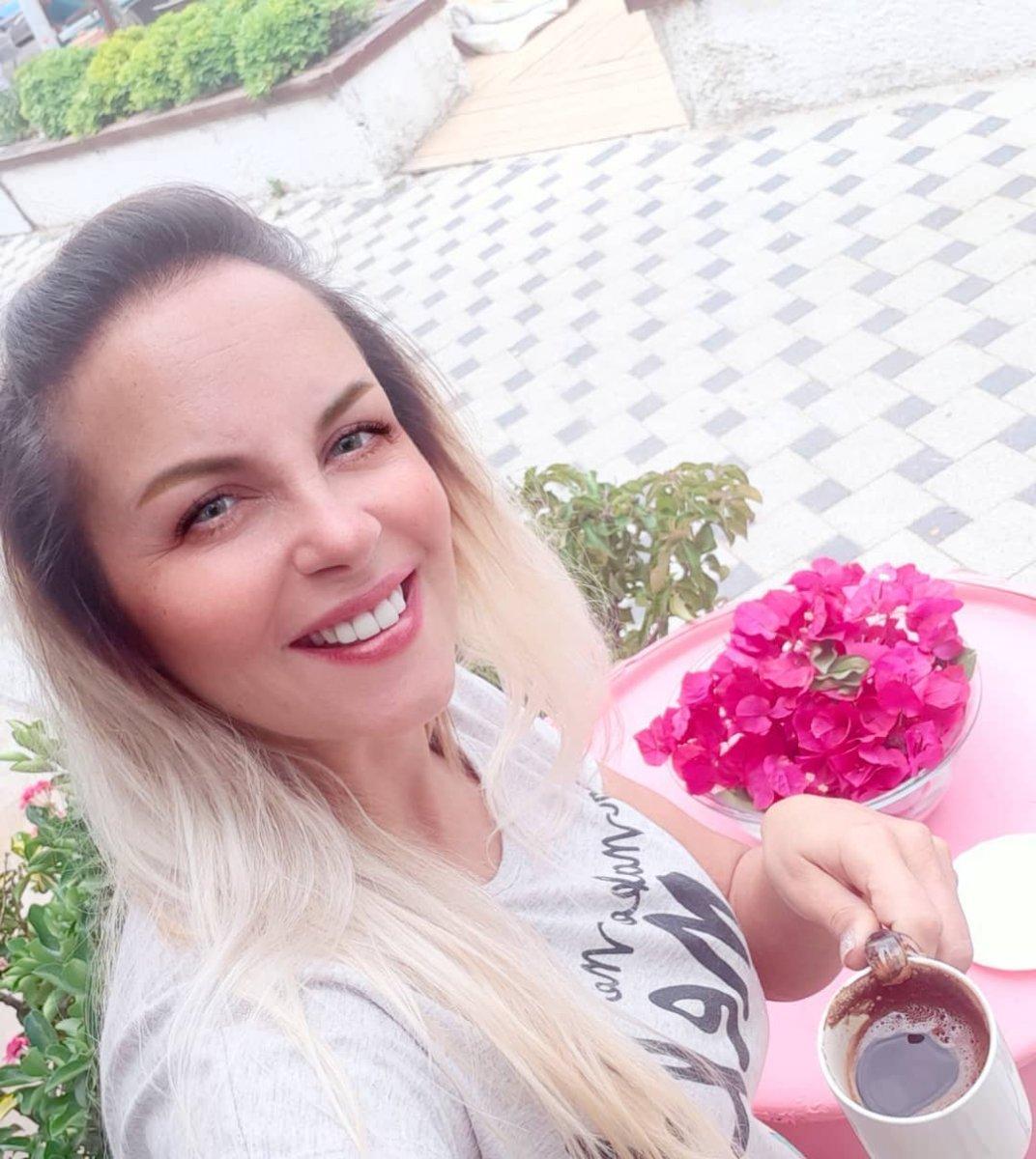 Şarkıcı Ayça Tekindor: Hepimiz ölelim, hayvanlar yaşasın