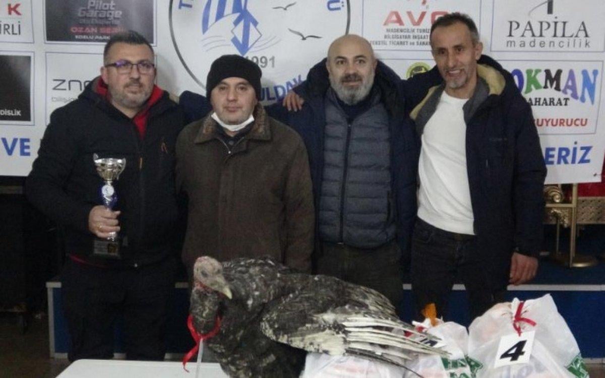 Zonguldak'ta 44 yıllık gelenek: Hindi ödüllü okey turnuvası