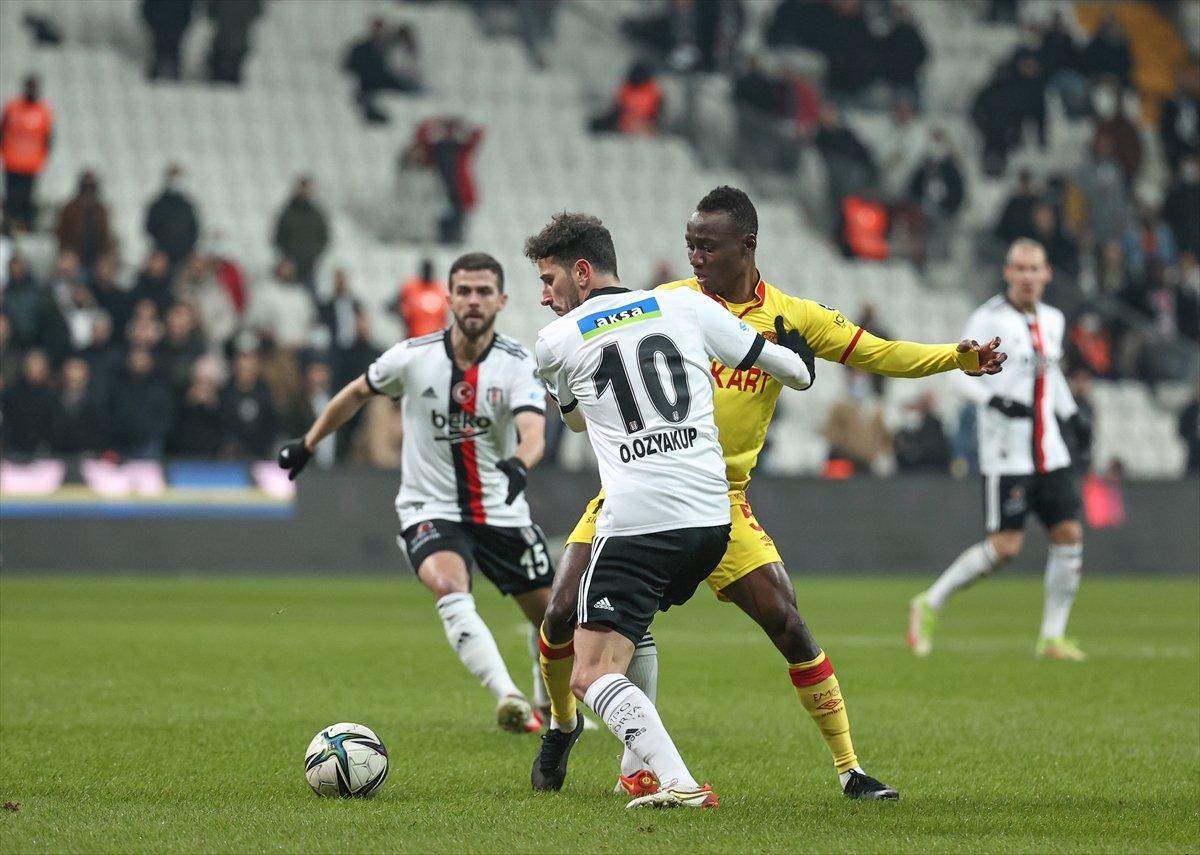 Beşiktaş, Göztepe'yi 2 golle geçtİ