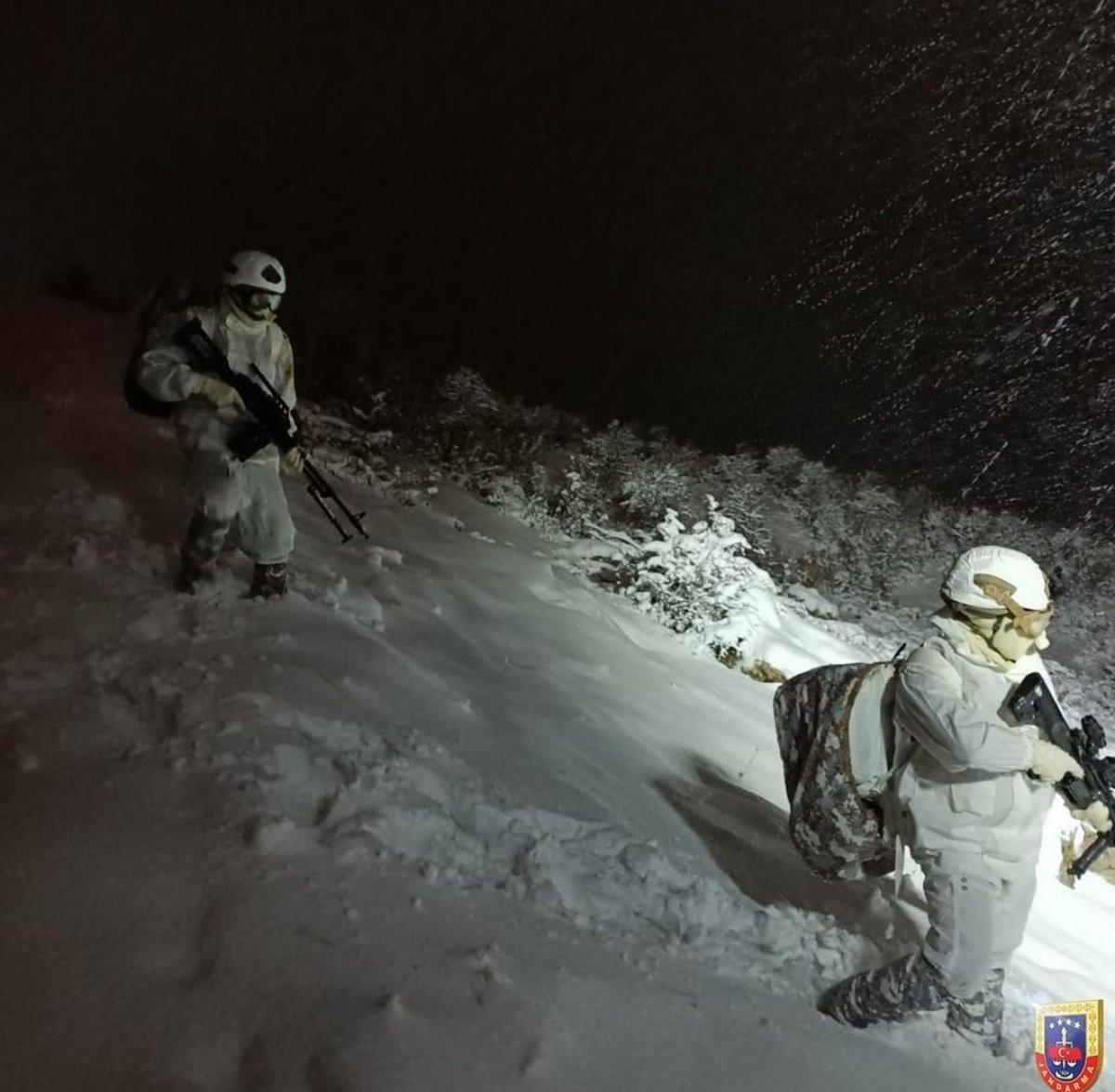 Mehmetçik karlı dağlarda teröristlere göz açtırmıyor: Mevsimler değişir, amacımız değişmez