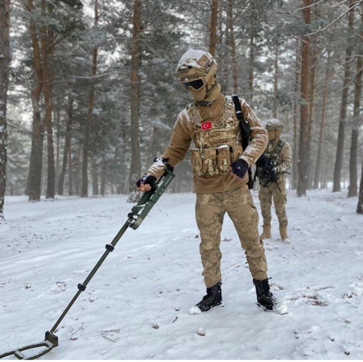 Mehmetçik karlı dağlarda teröristlere göz açtırmıyor: Mevsimler değişir, amacımız değişmez