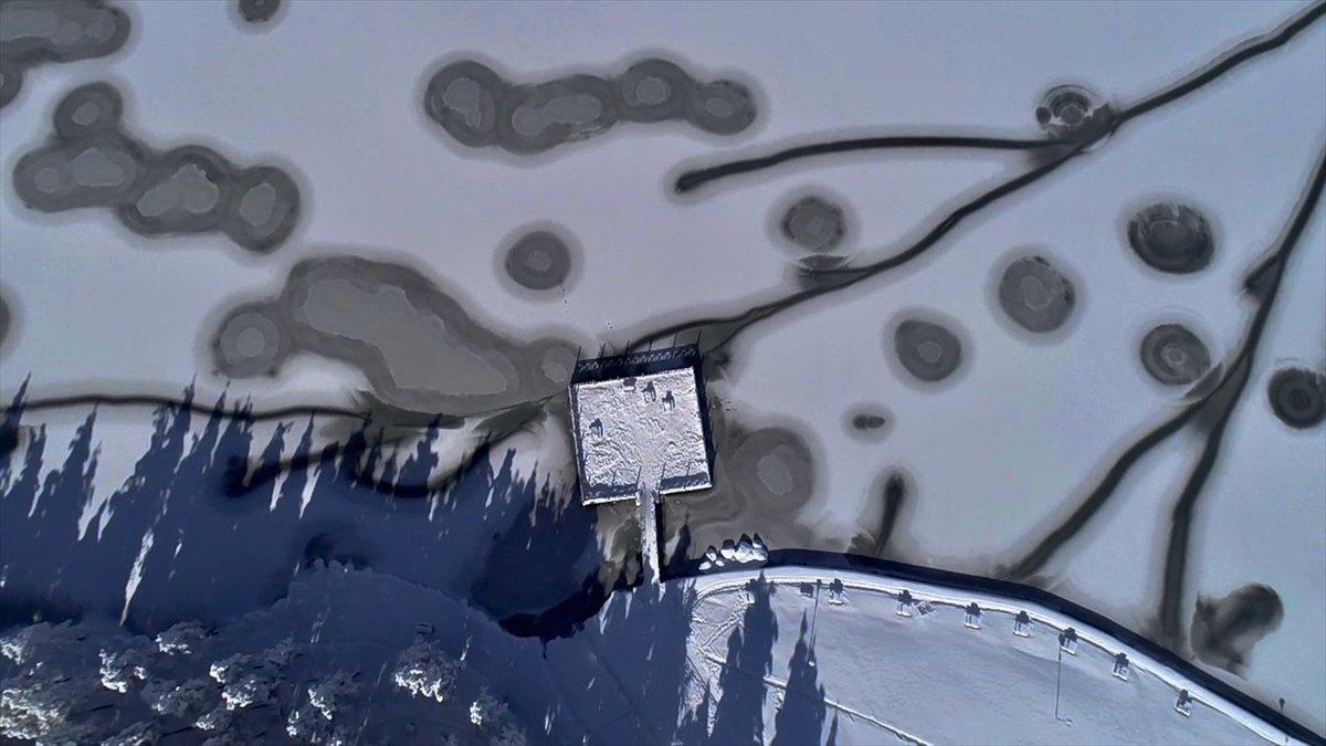 Düzce'deki gölet buz tuttu