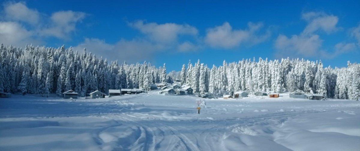 Düzce'deki kar manzarasını gören iki arkadaşın şaşkınlığı