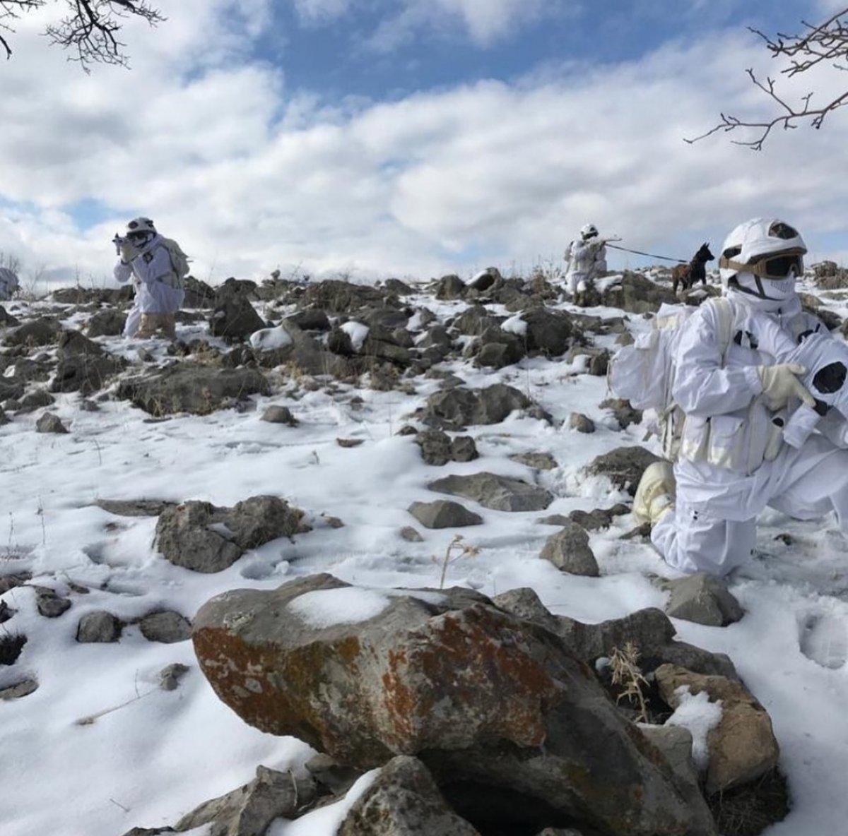 Mehmetçik karlı dağlarda teröristlere göz açtırmıyor: Mevsimler değişir, amacımız değişmez