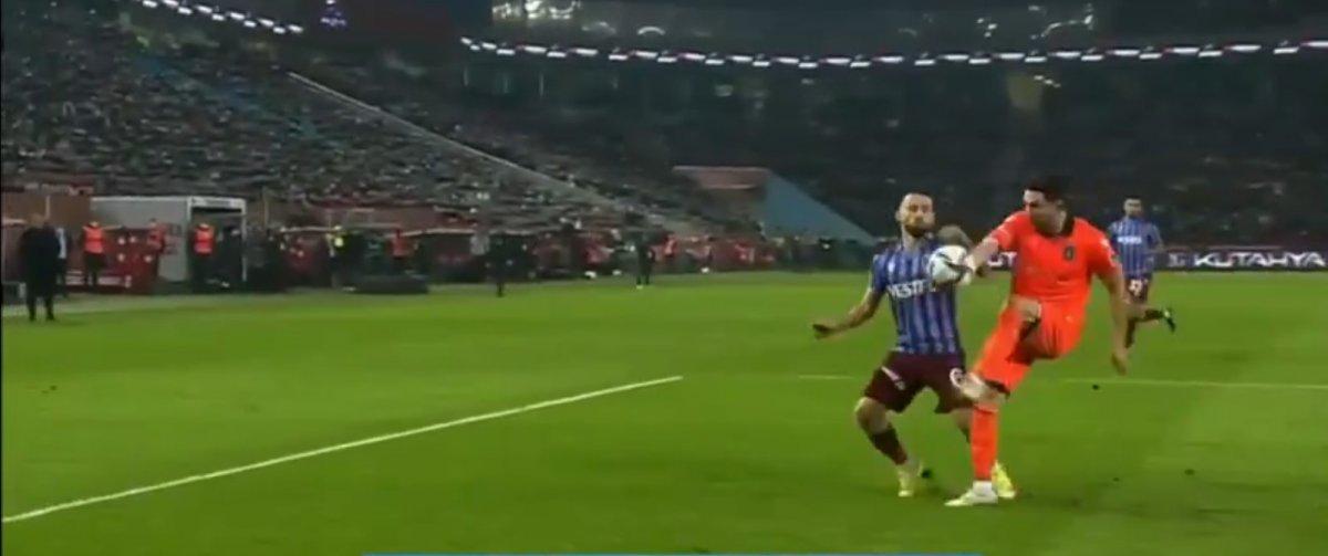 Trabzonspor'un penaltı beklediği pozisyon