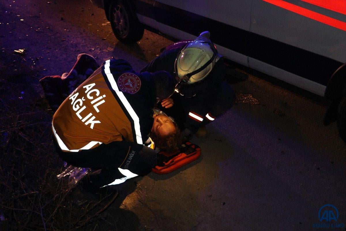 Manisa'da 2 otomobil çarpıştı: 8 yaralı