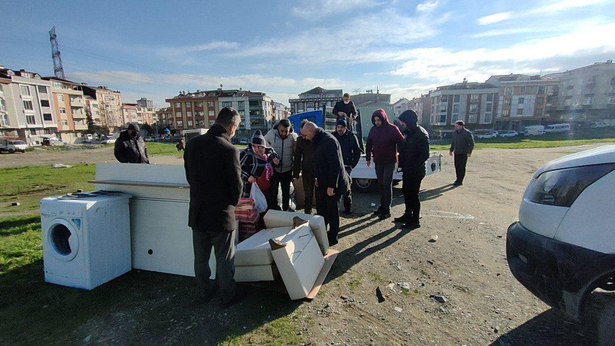 Sultangazi’de sevgilisi tarafından sokağa atılan kadına cemaatten yardım