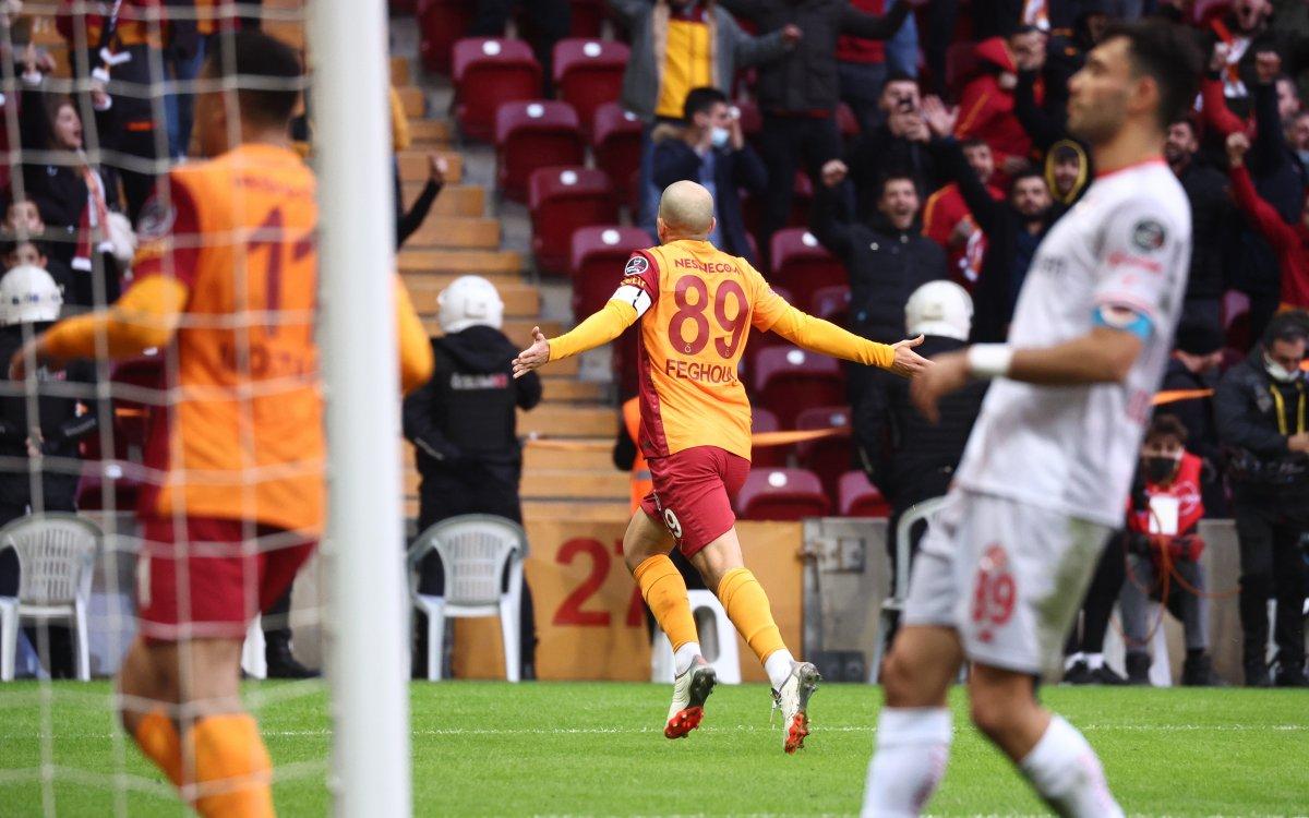 Galatasaray, Antalyaspor'u 2 golle mağlup etti