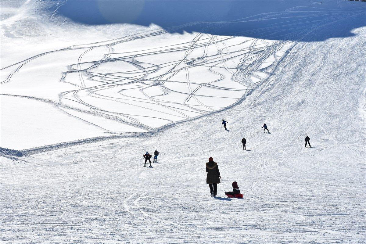 Hakkari'de kayak sezonu başladı