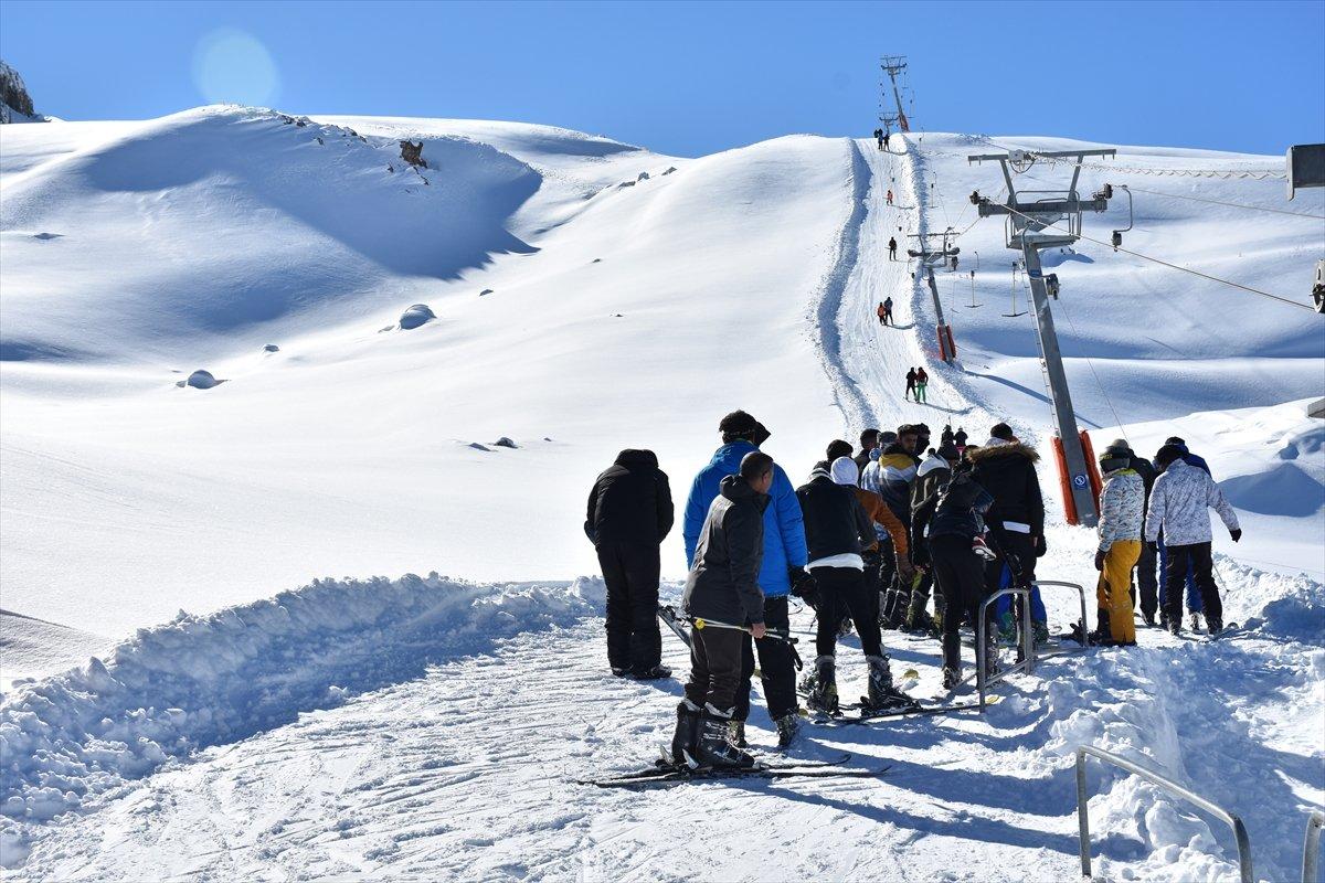 Hakkari'de kayak sezonu başladı