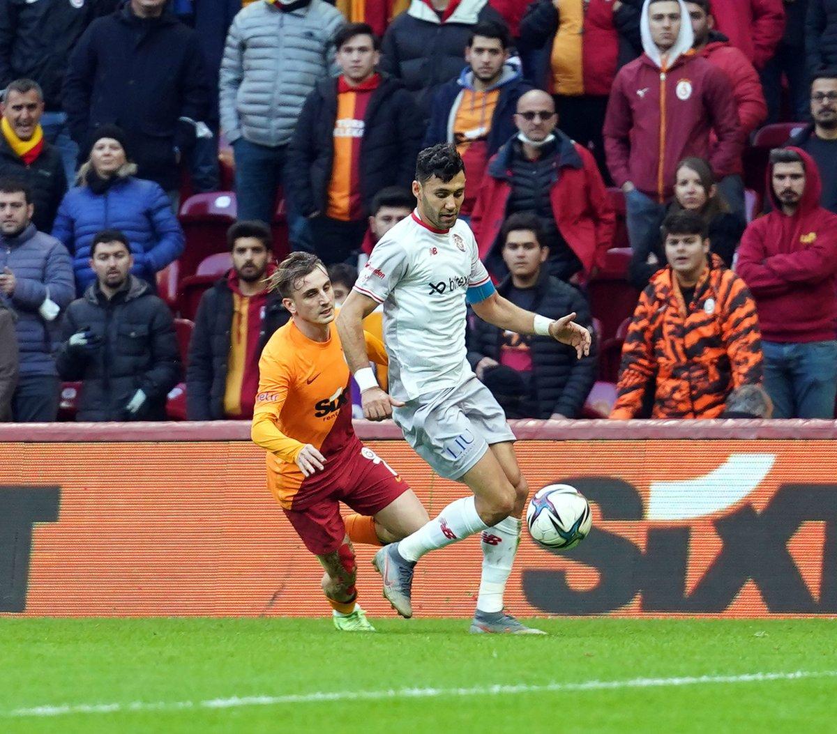 Galatasaray, Antalyaspor'u 2 golle mağlup etti