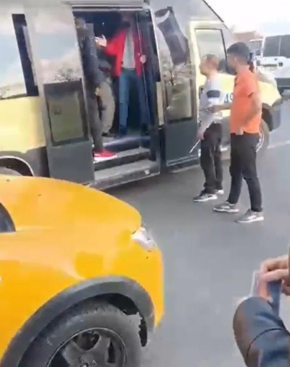 İstanbul'da yolcu seçen ve fazla para isteyen taksiciler