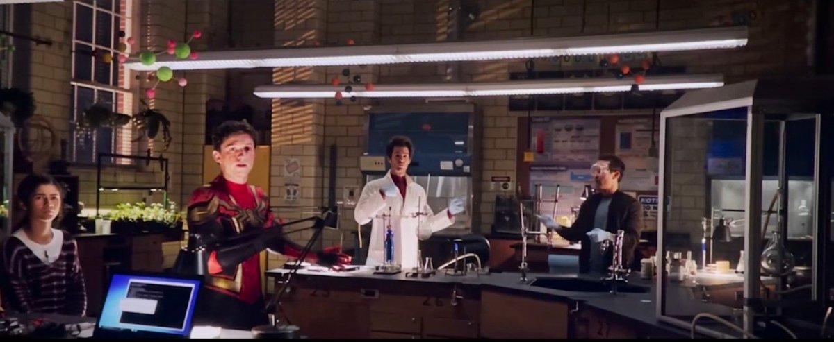 İkonik görsel yeniden yaratıldı! Birbirini gösteren 3 Örümcek Adam 'meme'si...