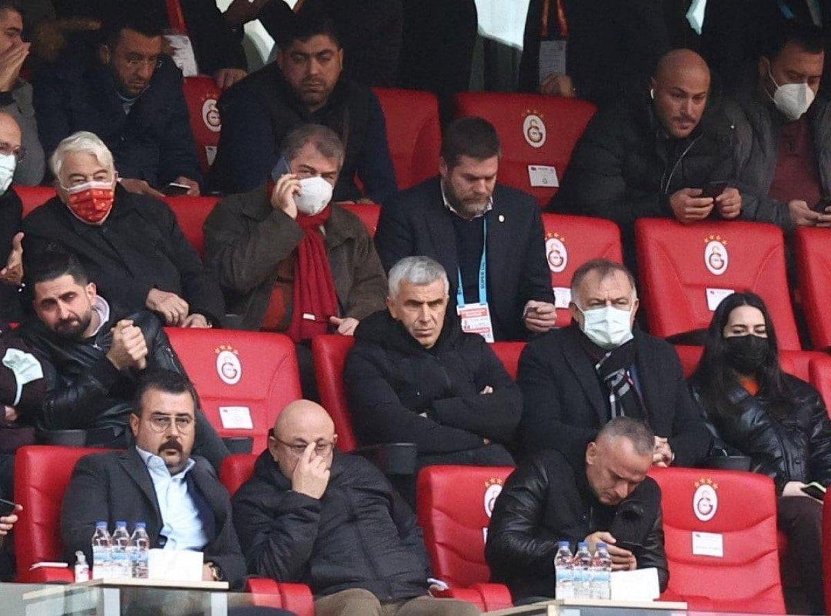 Önder Karaveli, oyunculardan yeni yıl hediyesi istedi