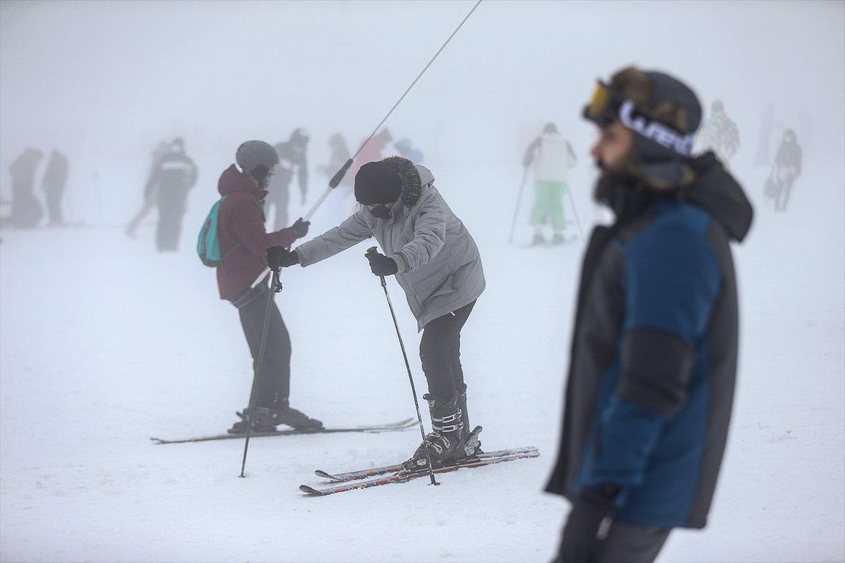 Uludağ'ın pistlerinde yoğunluk yaşanıyor
