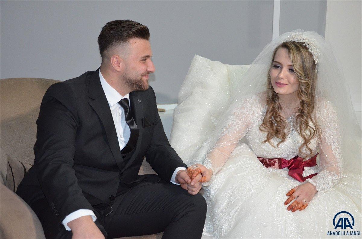 Rus kadın müslüman olup Türk genç ile evlendi