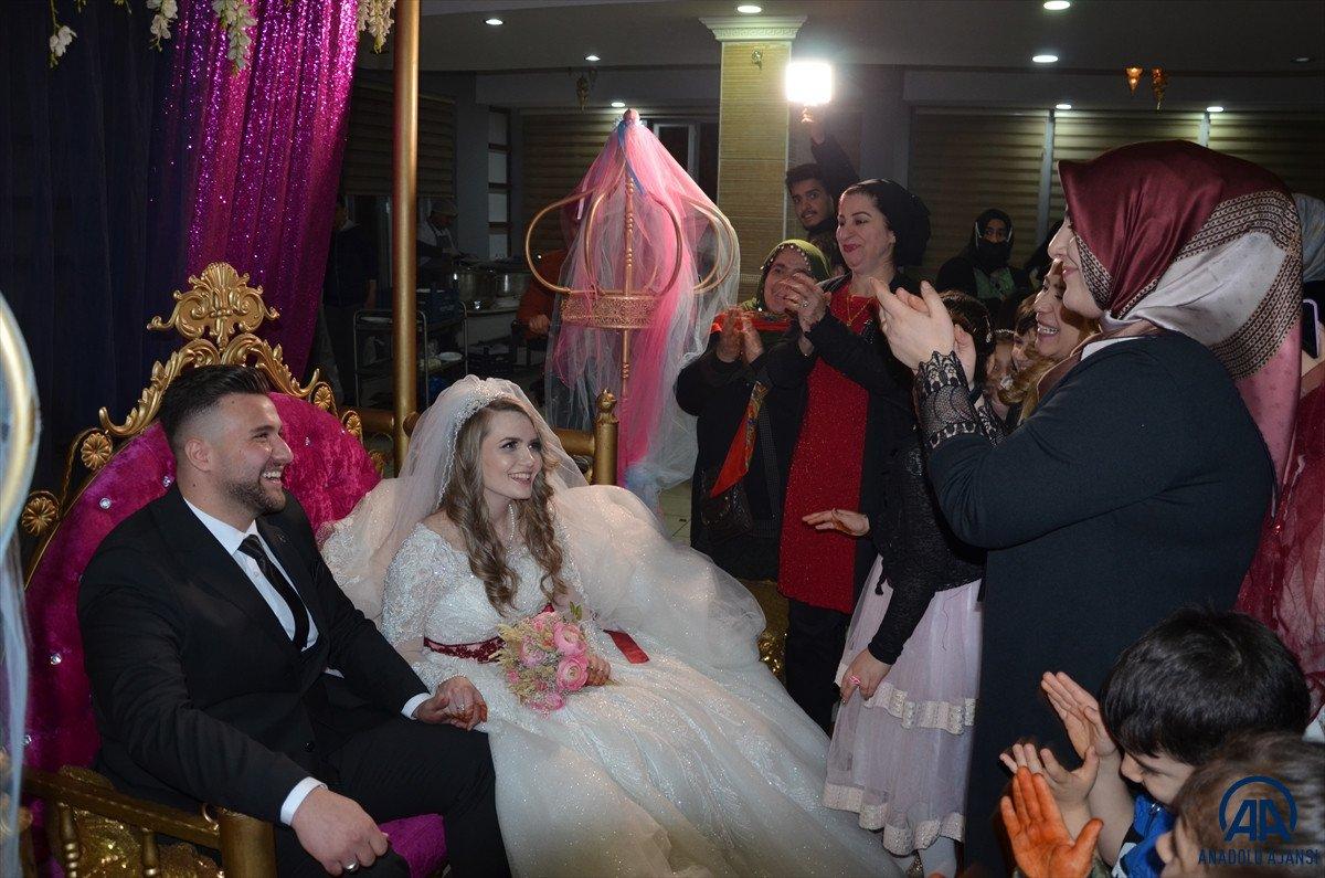 Rus kadın müslüman olup Türk genç ile evlendi