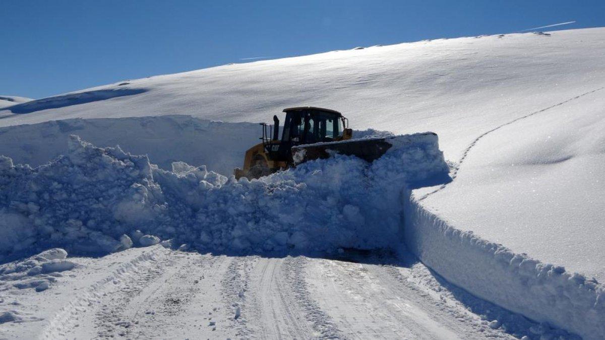 Muş'ta kar kalınlığı 4 metreyi aştı