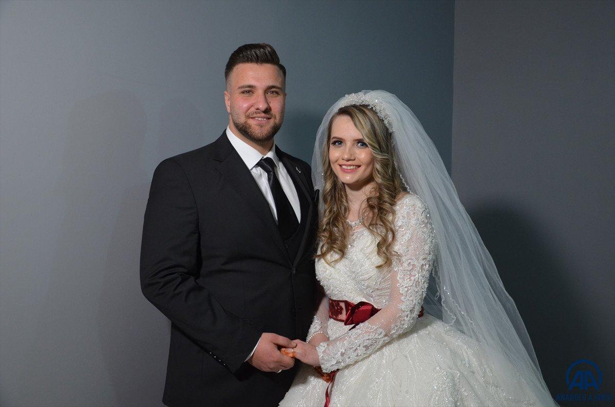 Rus kadın müslüman olup Türk genç ile evlendi