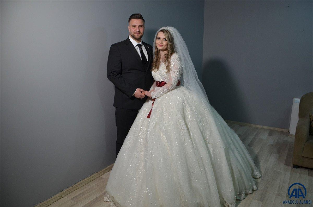 Rus kadın müslüman olup Türk genç ile evlendi