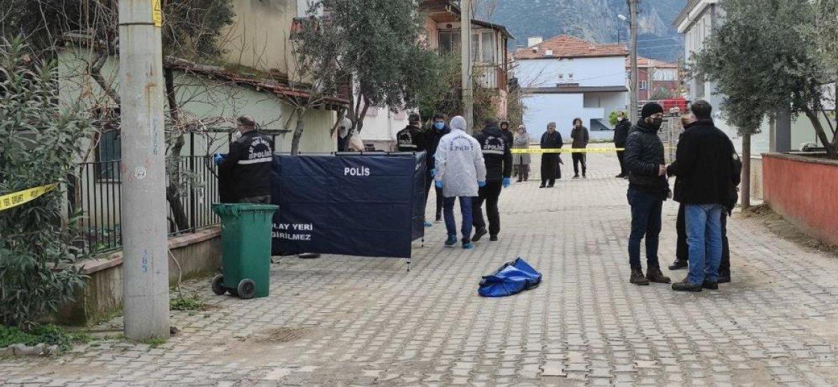 Denizli'de korona hastası çöp atarken hayatını kaybetti