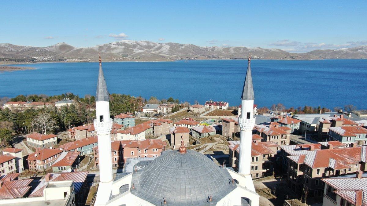 Elazığ'daki depremin merkez üssü Sivrice'de, TOKİ konutları tamamlandı