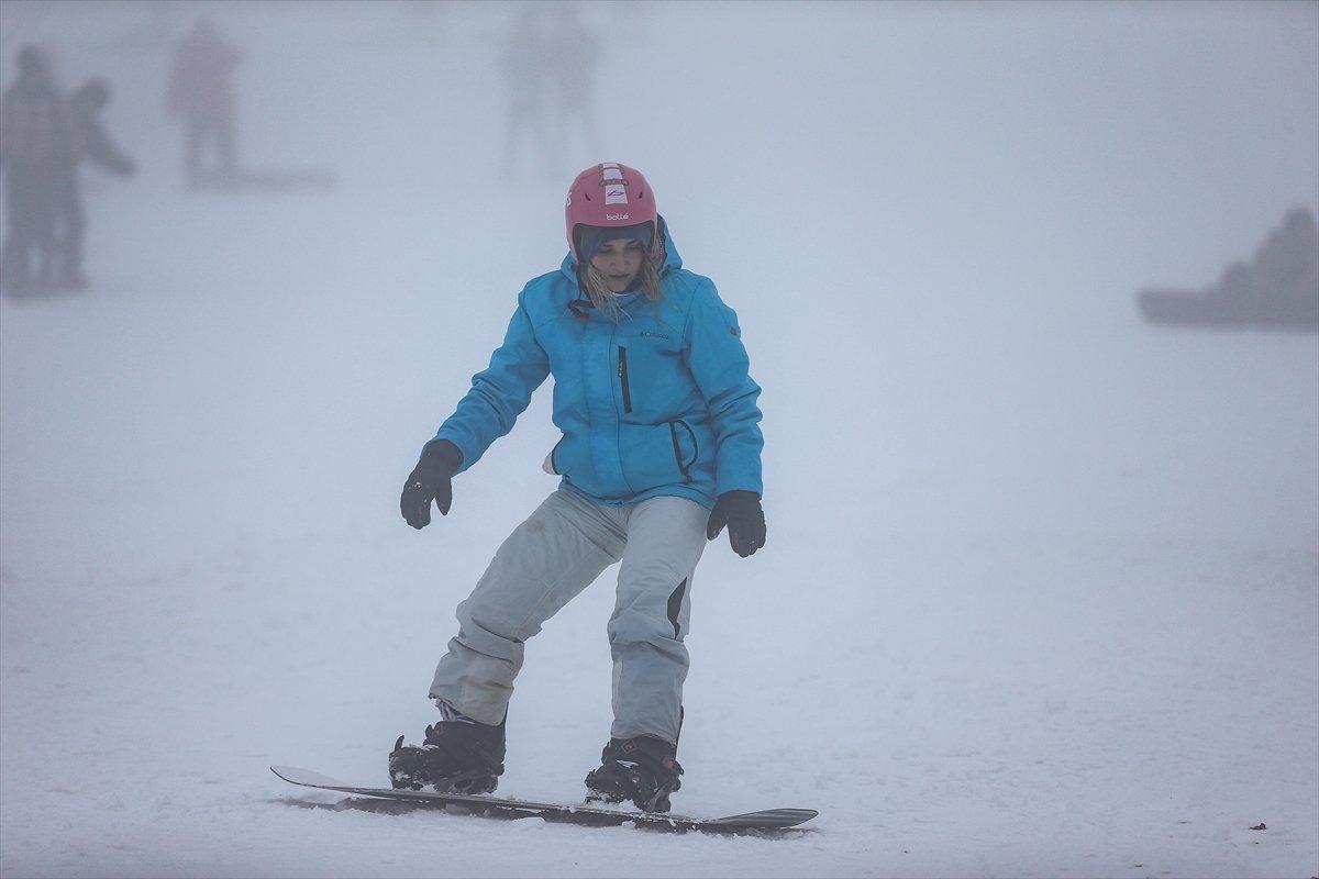 Uludağ'ın pistlerinde yoğunluk yaşanıyor