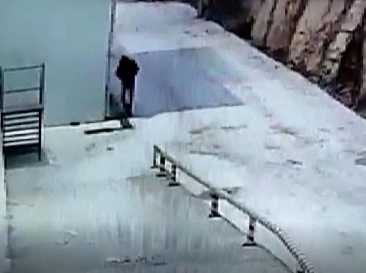 Gaziantep'te başına taş isabet eden genç adam kurtarılamadı