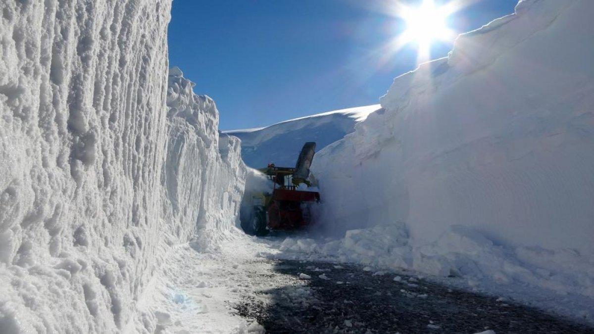 Muş'ta kar kalınlığı 4 metreyi aştı