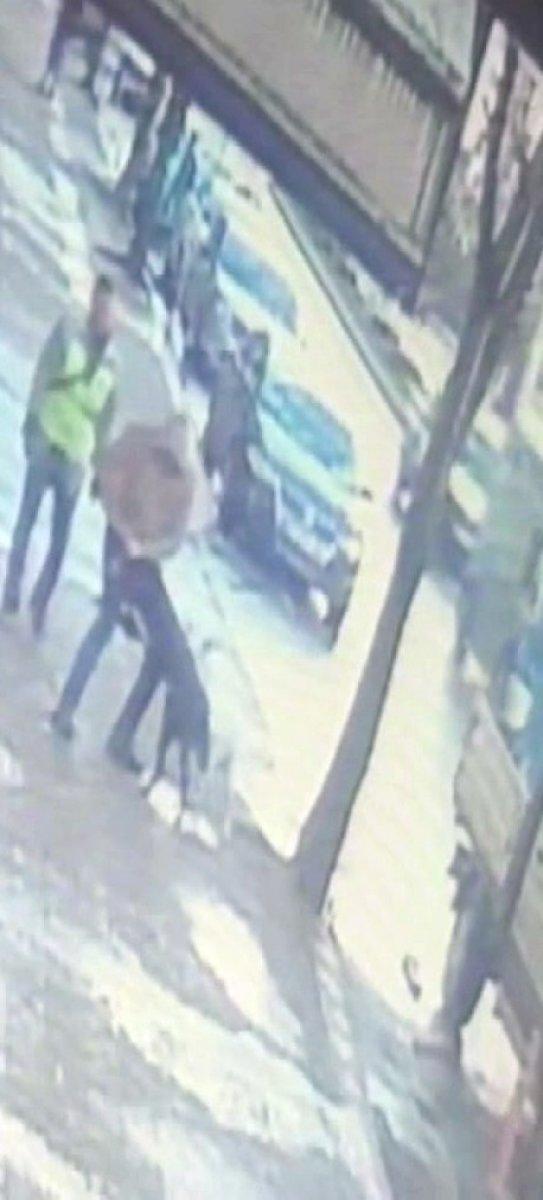 Sakarya’da 3 kişiyi ısıran köpekler, belediye işçisini de ısırdı