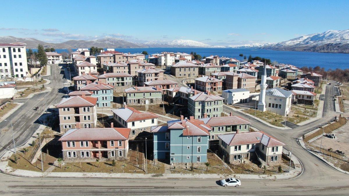 Elazığ'daki depremin merkez üssü Sivrice'de, TOKİ konutları tamamlandı