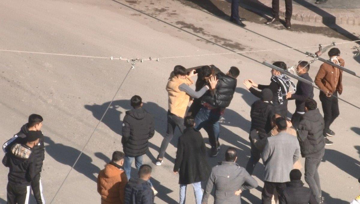 Şanlıurfa’da kaza sonrasında taraflar, birbirlerine saldırdı