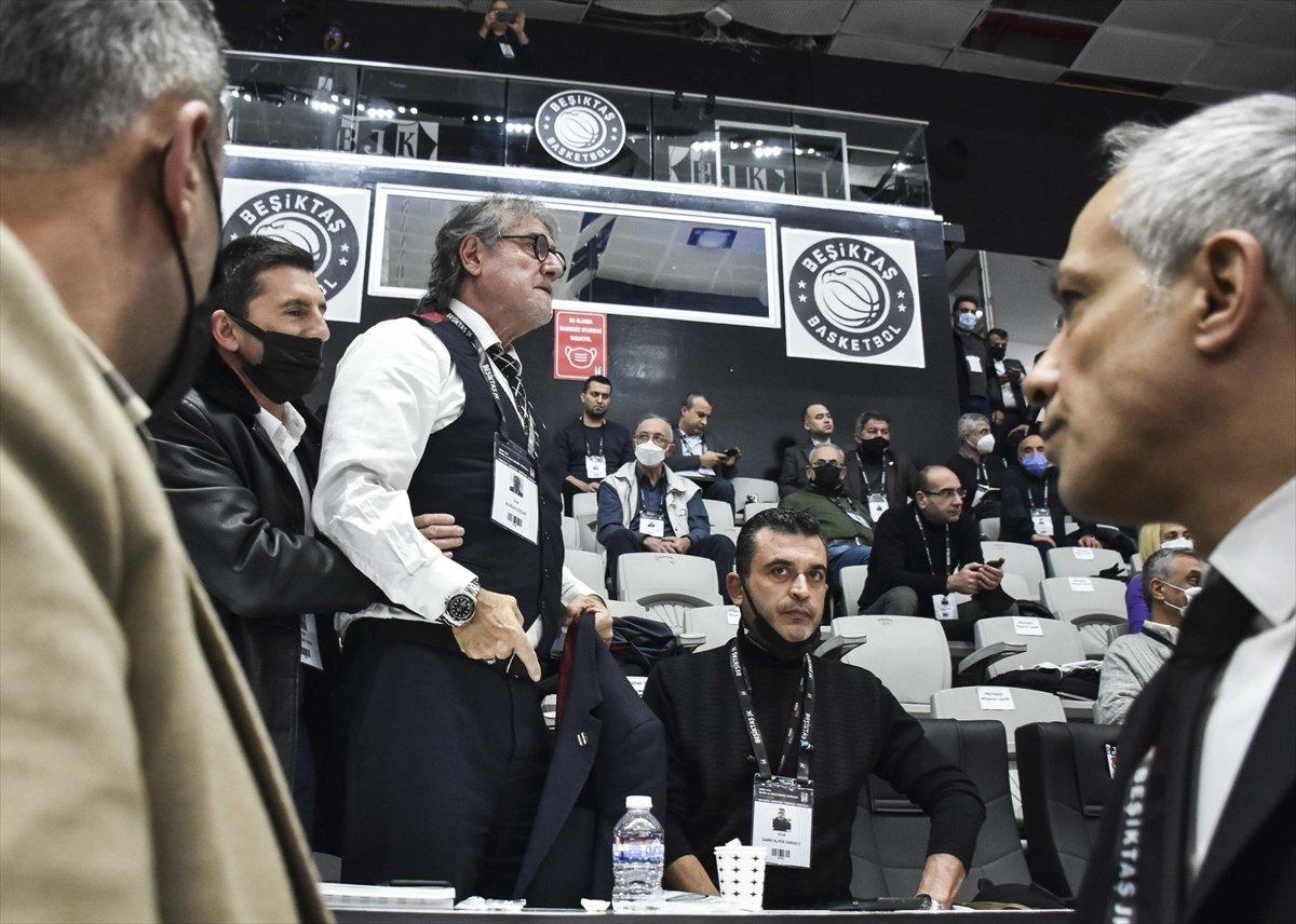 Beşiktaş kongresinde kavga çıktı