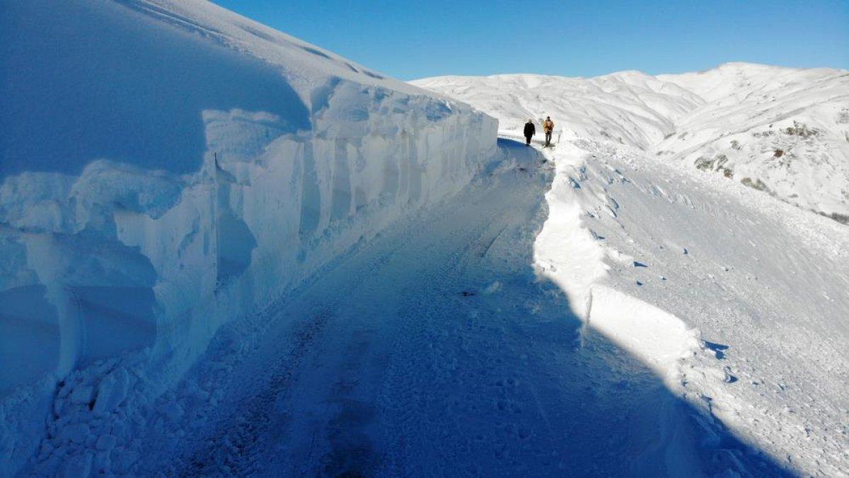 Muş'ta kar kalınlığı 4 metreyi aştı