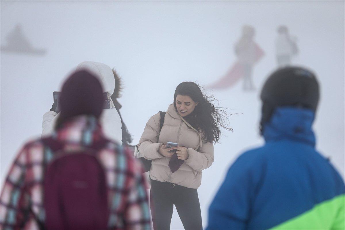 Uludağ'ın pistlerinde yoğunluk yaşanıyor