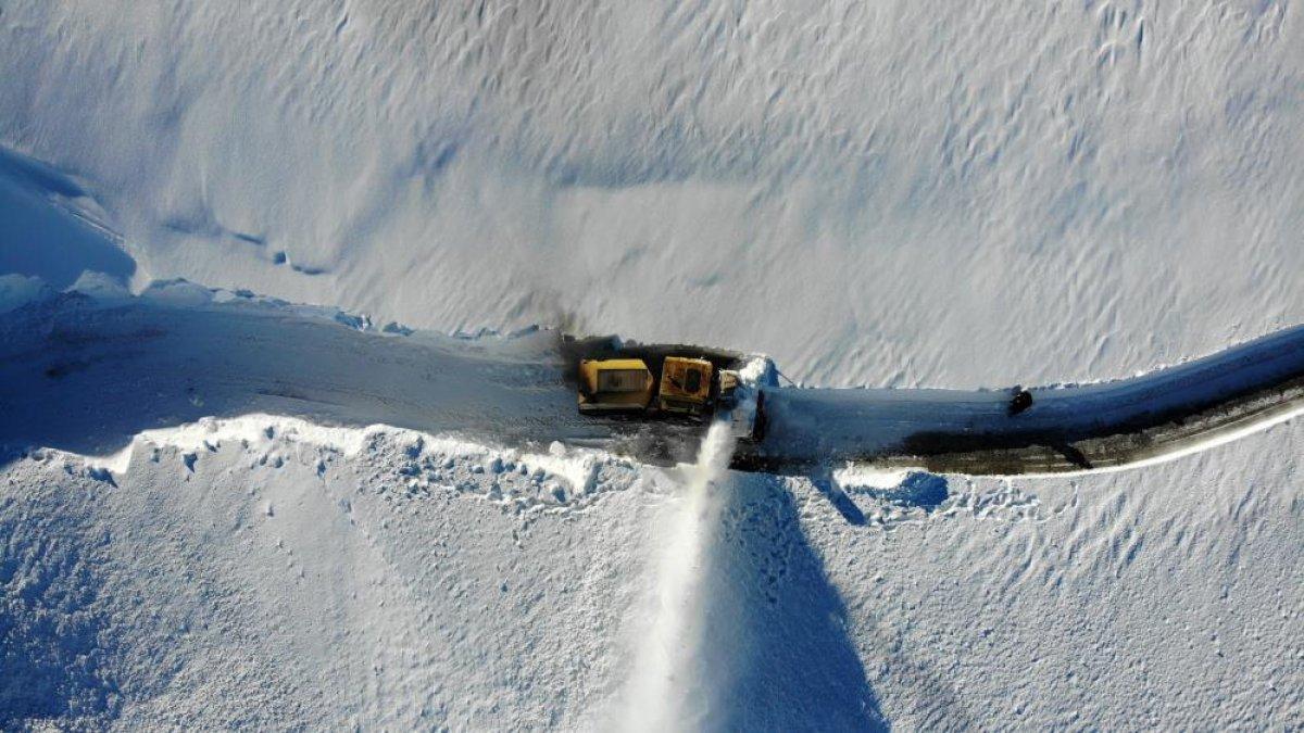 Muş'ta kar kalınlığı 4 metreyi aştı