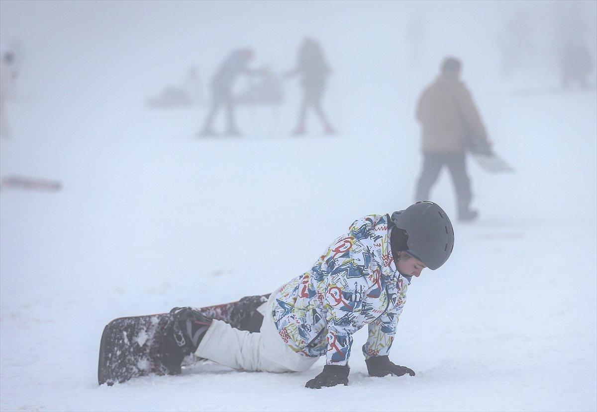 Uludağ'ın pistlerinde yoğunluk yaşanıyor