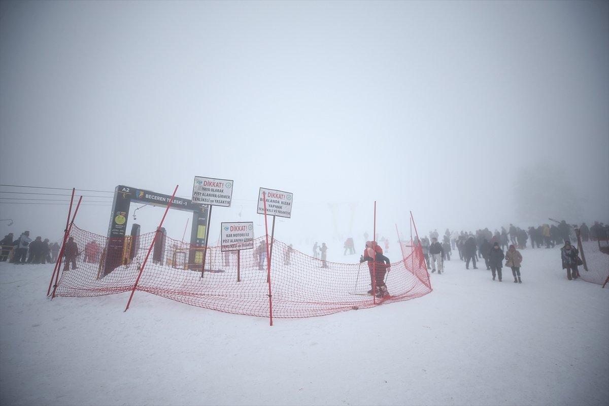 Uludağ'ın pistlerinde yoğunluk yaşanıyor