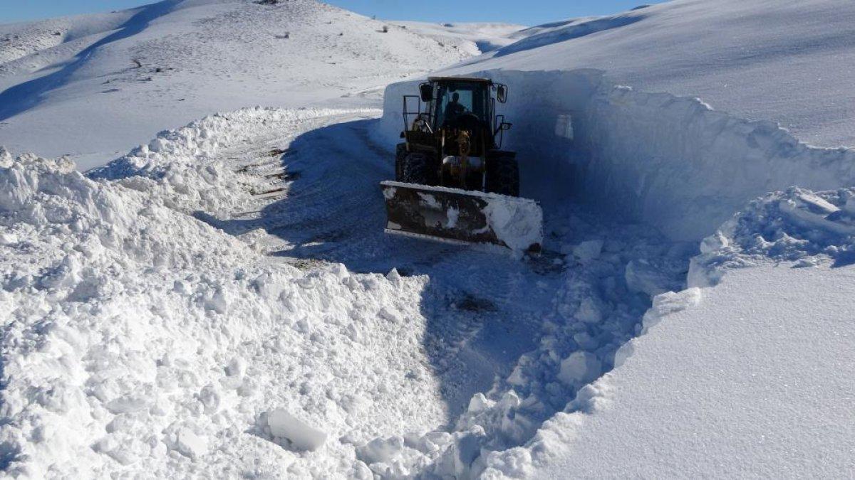 Muş'ta kar kalınlığı 4 metreyi aştı