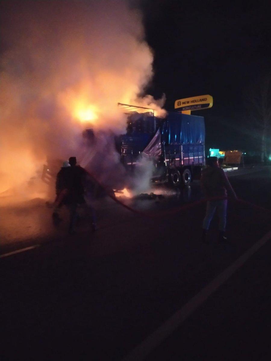 Muğla'da sebze ve meyve yüklü kamyon alev topuna döndü