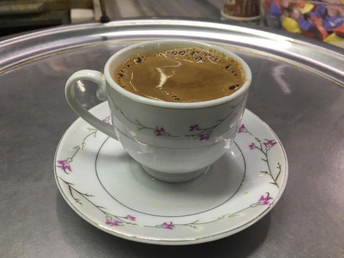 Kahveye gelen zamla 50 gramlık paketler raflarda yerini aldı