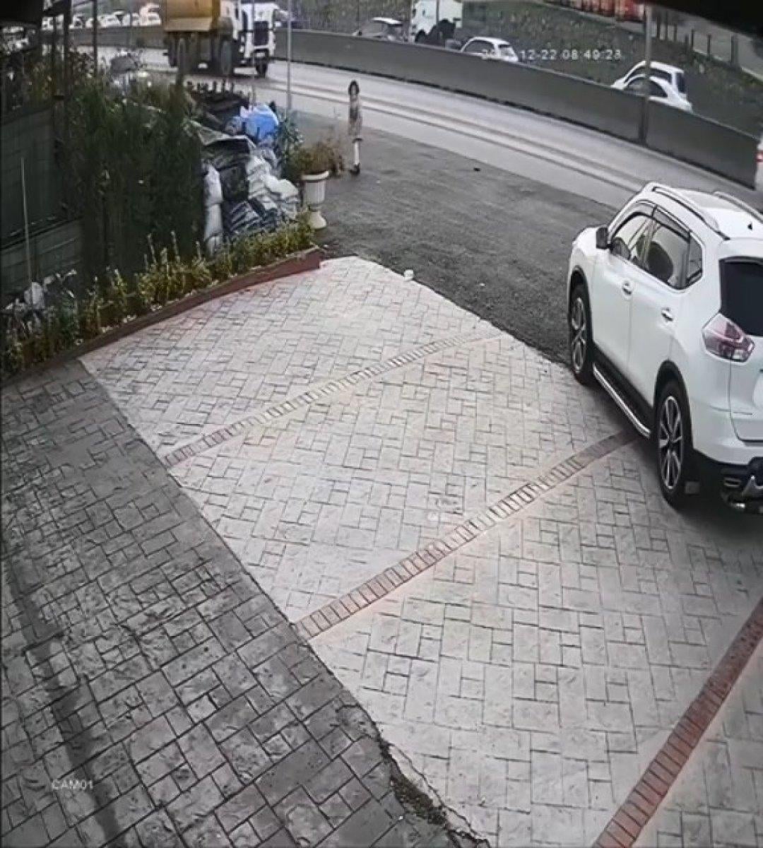 Kocaeli'de çocuklarını okula götüren anneye çarpan sürücü serbest